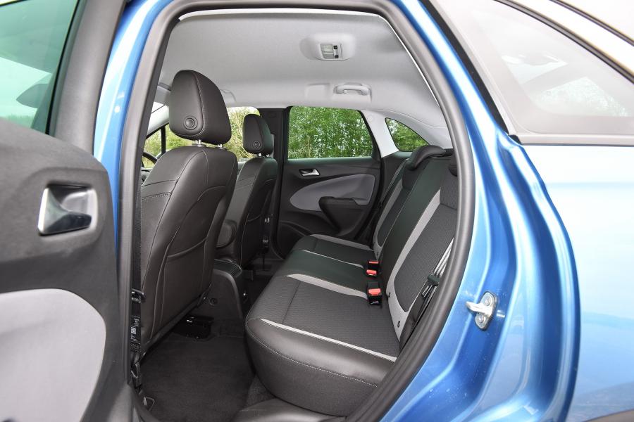 Интерьер Vauxhall Crossland X Turbo 2017 года  (фото 22 из 30)